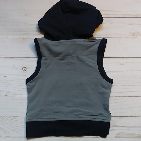 3-6month Little Bipsy hooded pull over vest - Picture 2 of 3